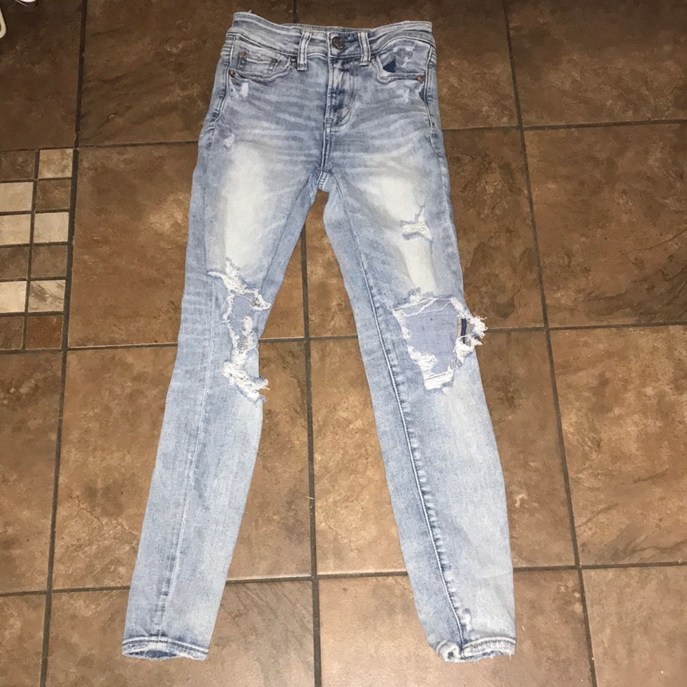 Junior’s AE Distressed Jeggings